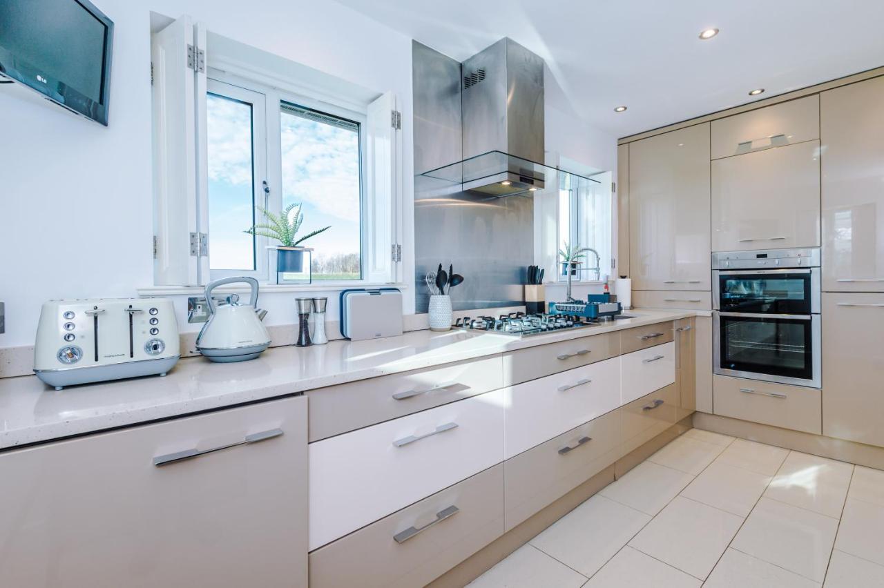 "Woodlands" By Greenstay Serviced Accommodation - Luxury 3 Bed Cottage In North Wales With Stunning Countryside Views & Parking - Close To Glan Clwyd Hospital - The Perfect Choice For Contractors, Business Travellers, Families And Groups Bodelwyddan Екстер'єр фото