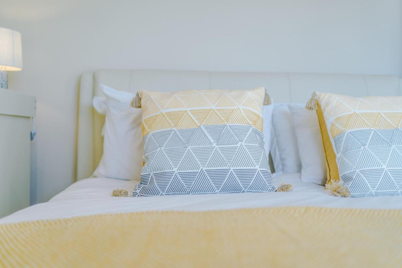 "Woodlands" By Greenstay Serviced Accommodation - Luxury 3 Bed Cottage In North Wales With Stunning Countryside Views & Parking - Close To Glan Clwyd Hospital - The Perfect Choice For Contractors, Business Travellers, Families And Groups Bodelwyddan Екстер'єр фото