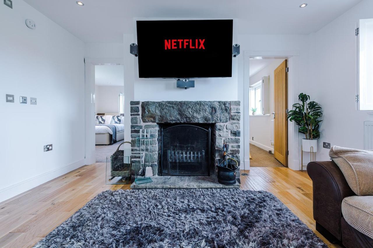 "Woodlands" By Greenstay Serviced Accommodation - Luxury 3 Bed Cottage In North Wales With Stunning Countryside Views & Parking - Close To Glan Clwyd Hospital - The Perfect Choice For Contractors, Business Travellers, Families And Groups Bodelwyddan Екстер'єр фото