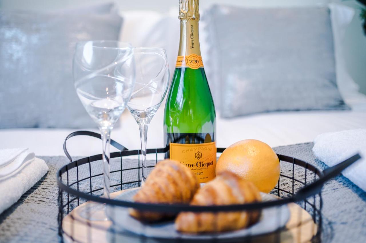 "Woodlands" By Greenstay Serviced Accommodation - Luxury 3 Bed Cottage In North Wales With Stunning Countryside Views & Parking - Close To Glan Clwyd Hospital - The Perfect Choice For Contractors, Business Travellers, Families And Groups Bodelwyddan Екстер'єр фото