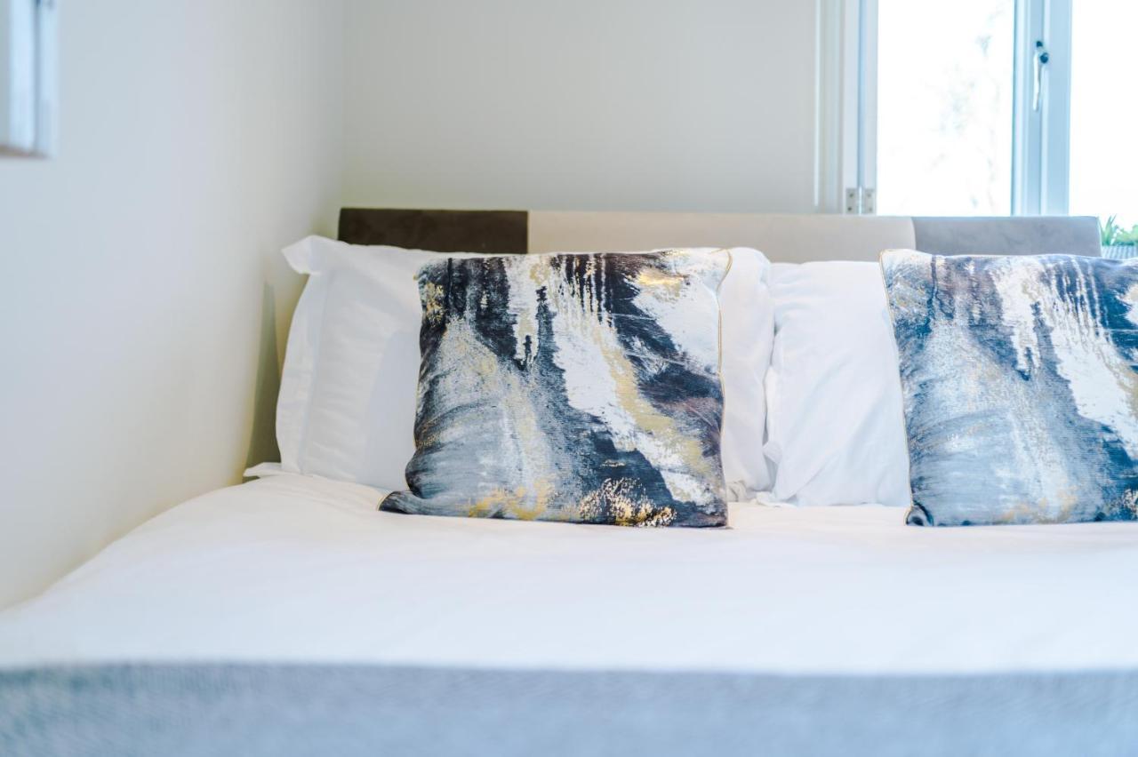 "Woodlands" By Greenstay Serviced Accommodation - Luxury 3 Bed Cottage In North Wales With Stunning Countryside Views & Parking - Close To Glan Clwyd Hospital - The Perfect Choice For Contractors, Business Travellers, Families And Groups Bodelwyddan Екстер'єр фото